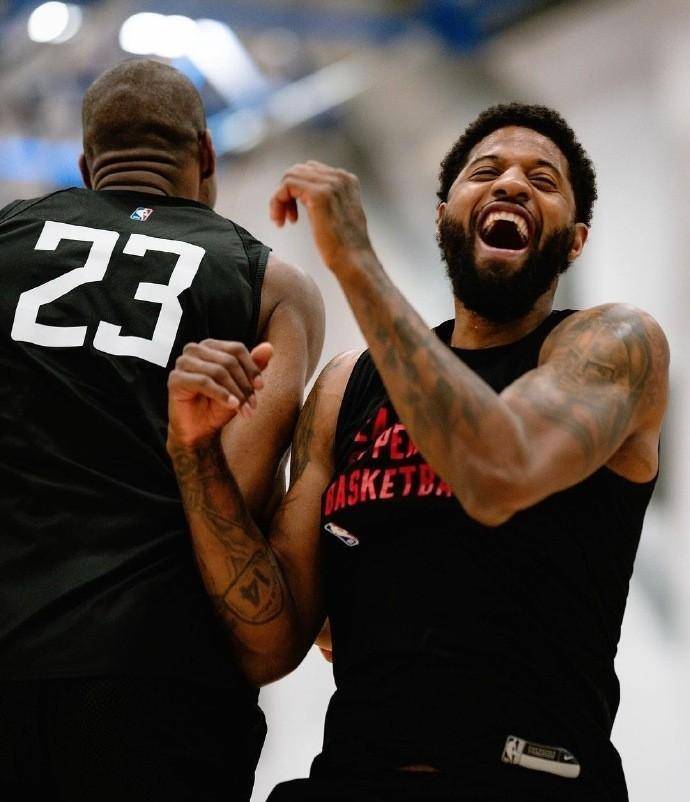 澳亚国际手游下载-快船战胜小牛，率先晋级季后赛