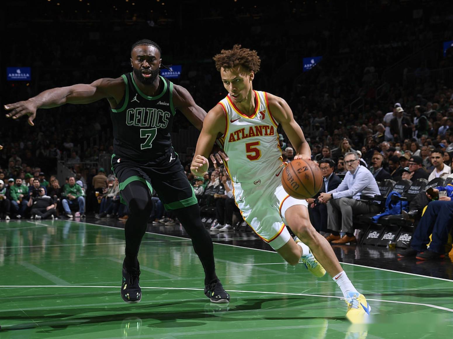 澳亚国际在线登录-包含老鹰表现抢眼，领先优势不容忽视！的词条